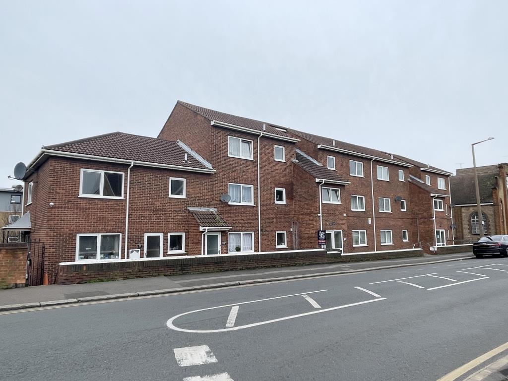 Lot: 97 - FREEHOLD INVESTMENT WITH SIXTEEN GARAGES AND GROUND RENT INVESTMENT - View of Garage and Ground Rent Investment